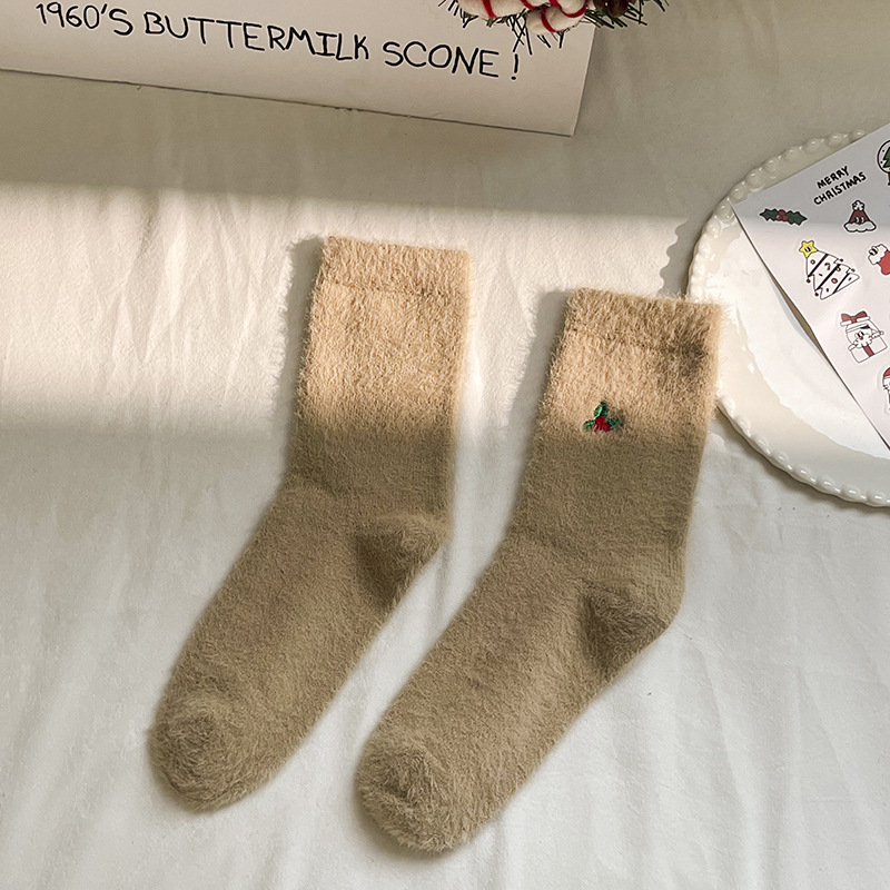 秋の冬の靴下の女性刺繍ミンクのベルベットのクリスマスの靴下はかわいいです。|undefined