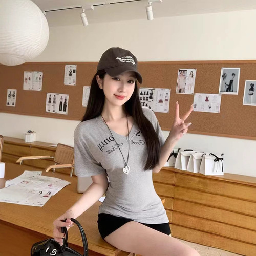 Letter Print Slim V-neck T-shirt for Women 2025 Summer New Design Short Sleeve Shoulder Student Top Trendy