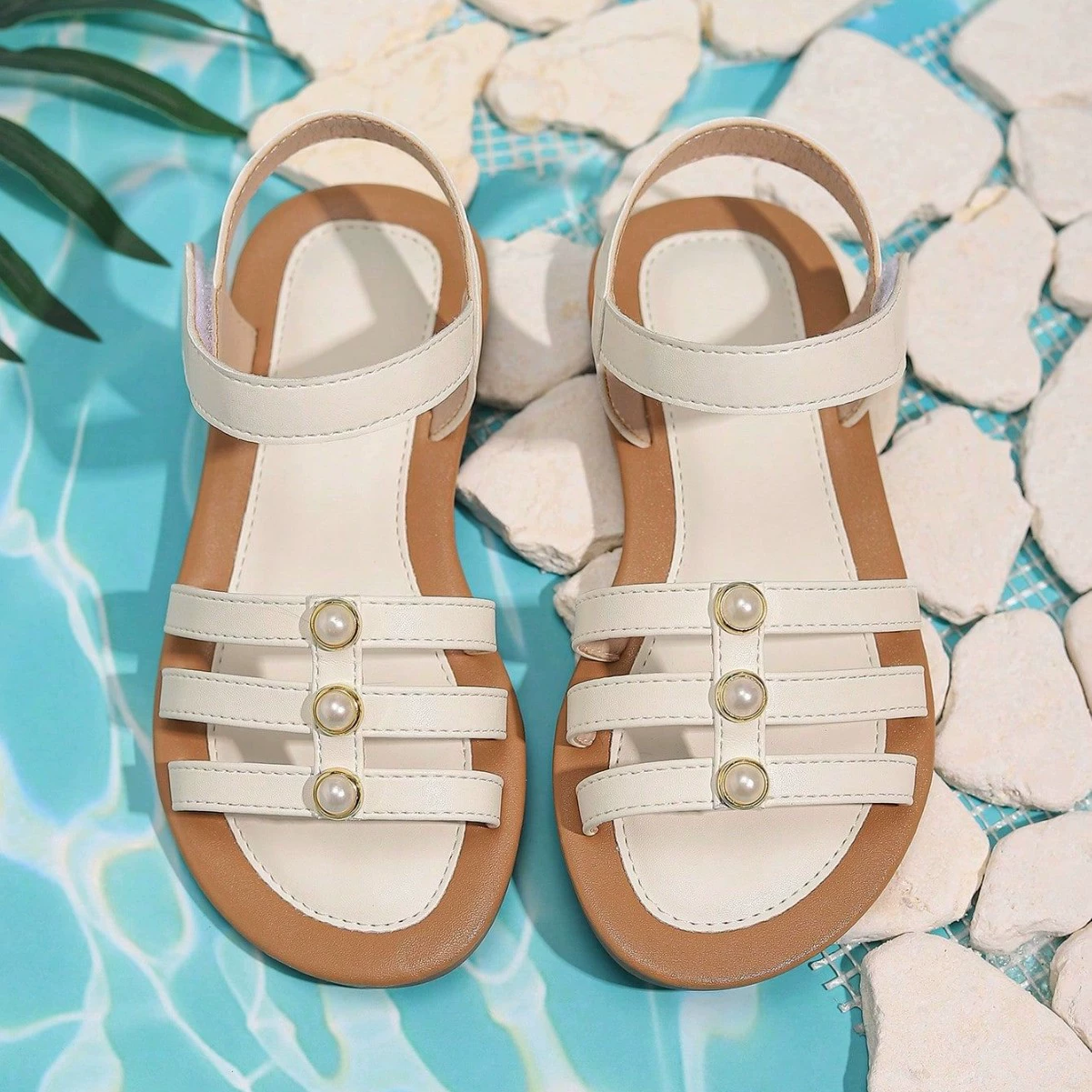 Трансграничная внешнеторговая школа стиль ниша жемчужная принцесса девушка сандалии иностранная мягкая подошва липучка модная пляжная обувь женщина