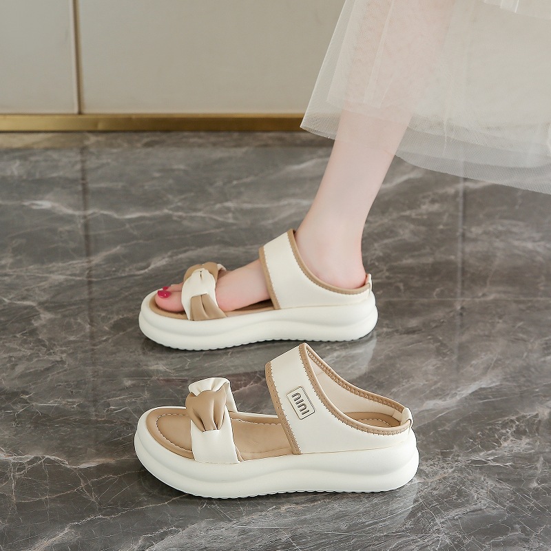 샌들 여자 2025 년 여름 새로운 소프트 바텀 올 매치 한국식 활 패션 요정 스타일 로마 비치 샌들