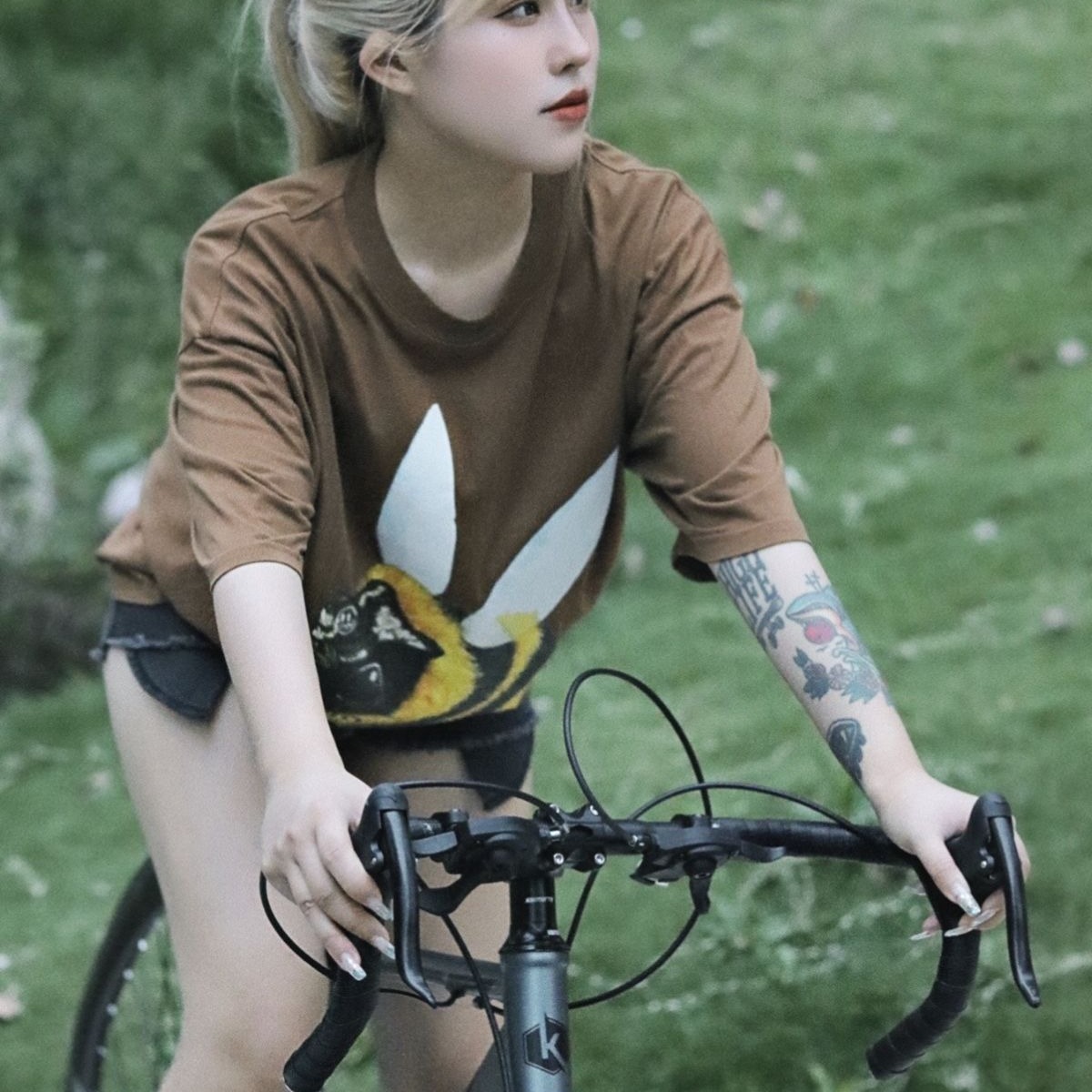 Fabricante Kemat Bicicleta de carretera Bicicleta de montaña con manita curva Freno de disco para adultos, hombres y mujeres, velocidad variable, carrera de ciclismo ligero