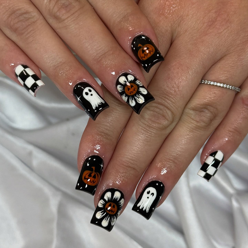 European and American Style 24-Piece Medium-Sized Square Press-On Nails Halloween Series Black and White Checkered Ghost Flower Pumpkin Nails