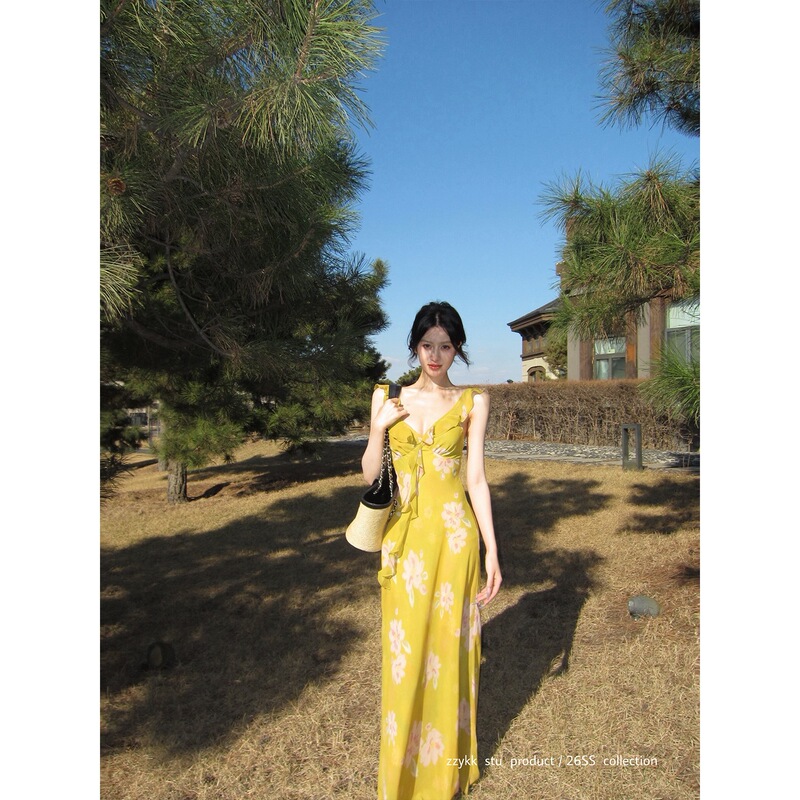 French-Style Ruffled Strapless Vacation Dress with a Backless Design and a Subtle Fairy-Like Feel, Perfect for Summer Beach Vibes French-Style Ruffled Strapless Vacation Dress with a Backless Design and a Subtle Fairy-Like Feel, Perfect for Summer Beach Vibes