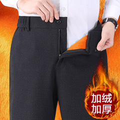 お父さんのベルベットのズボンの冬の新型の中高年のカジュアルなズボンの男性は厚い冬の服の保温ズボンの老人の綿のズボンの外に着ます。