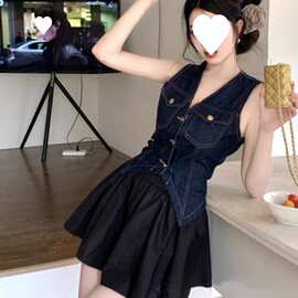 复古时尚V领无袖牛仔马甲女装夏季2024新款修身显瘦短款马夹上衣