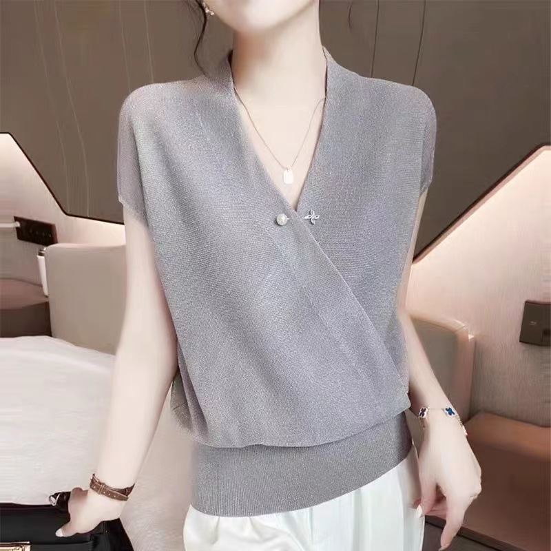 Áo len nữ cổ V chéo cài nút ngọc trai, tay ngắn, viền gân, phong cách mùa hè — màu xanh nhạt chi tiết 1
