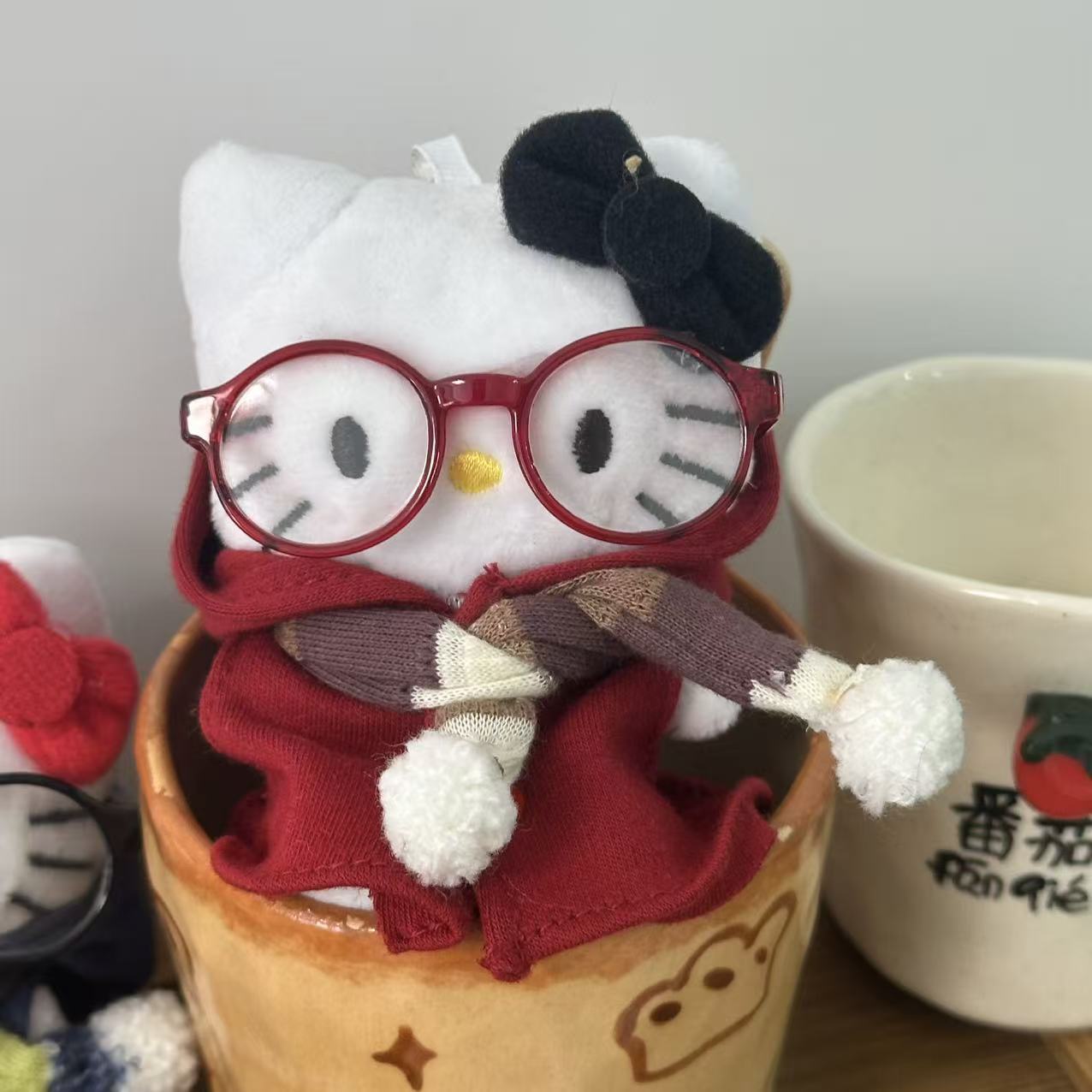 黒麦わら帽子キティ帽子ベビーペンダントラブバックル人形人形かわいいヘップバーンスタイルペンダントキーホルダー