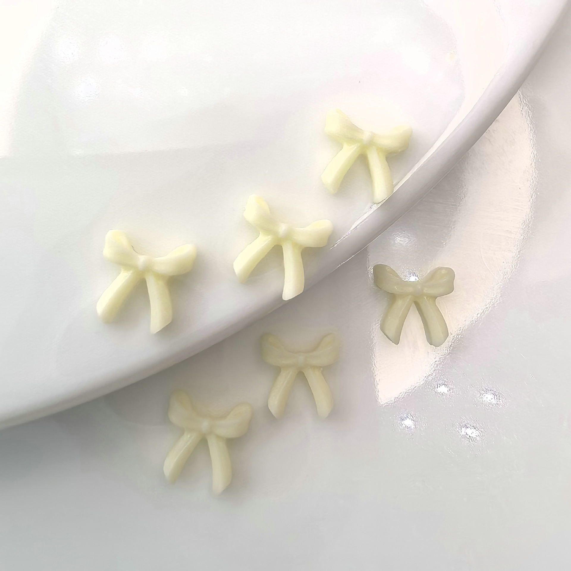 蝴蝶结美甲饰品批发儿童学生老人青年大学生工人教师0003.j