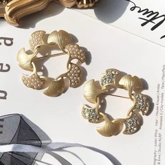 珍珠胸針女阿詩瑪小香胸花絲巾扣別針復古防走光高級琺瑯收腰衣飾