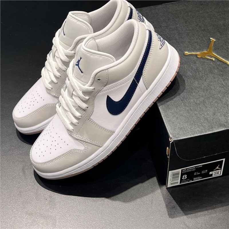 New Aj1 White, Gray, and Blue Unisex Retro Basketball Shoes, Versatile Casual Sports Trendy Skate Shoes for Couples New Aj1 White, Gray, and Blue Unisex Retro Basketball Shoes, Versatile Casual Sports Trendy Skate Shoes for Couples