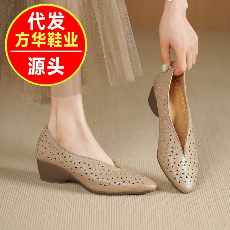 2026 primavera nuevo temperamento elegante dama zapatos de mamá cómodos simples tacones agudos huecos respirables zapatos de frijoles