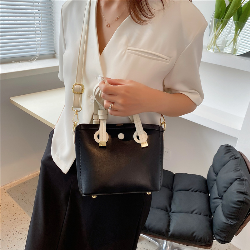 Fashion Bucket Bags Women's New Fashion Shoulder Crossbody All-matching Commuter Women's Bag Western Style Contrast Color Handbag display picture 20