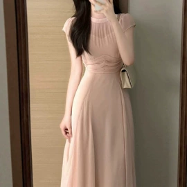 女式T恤;时尚休闲套装;连衣裙