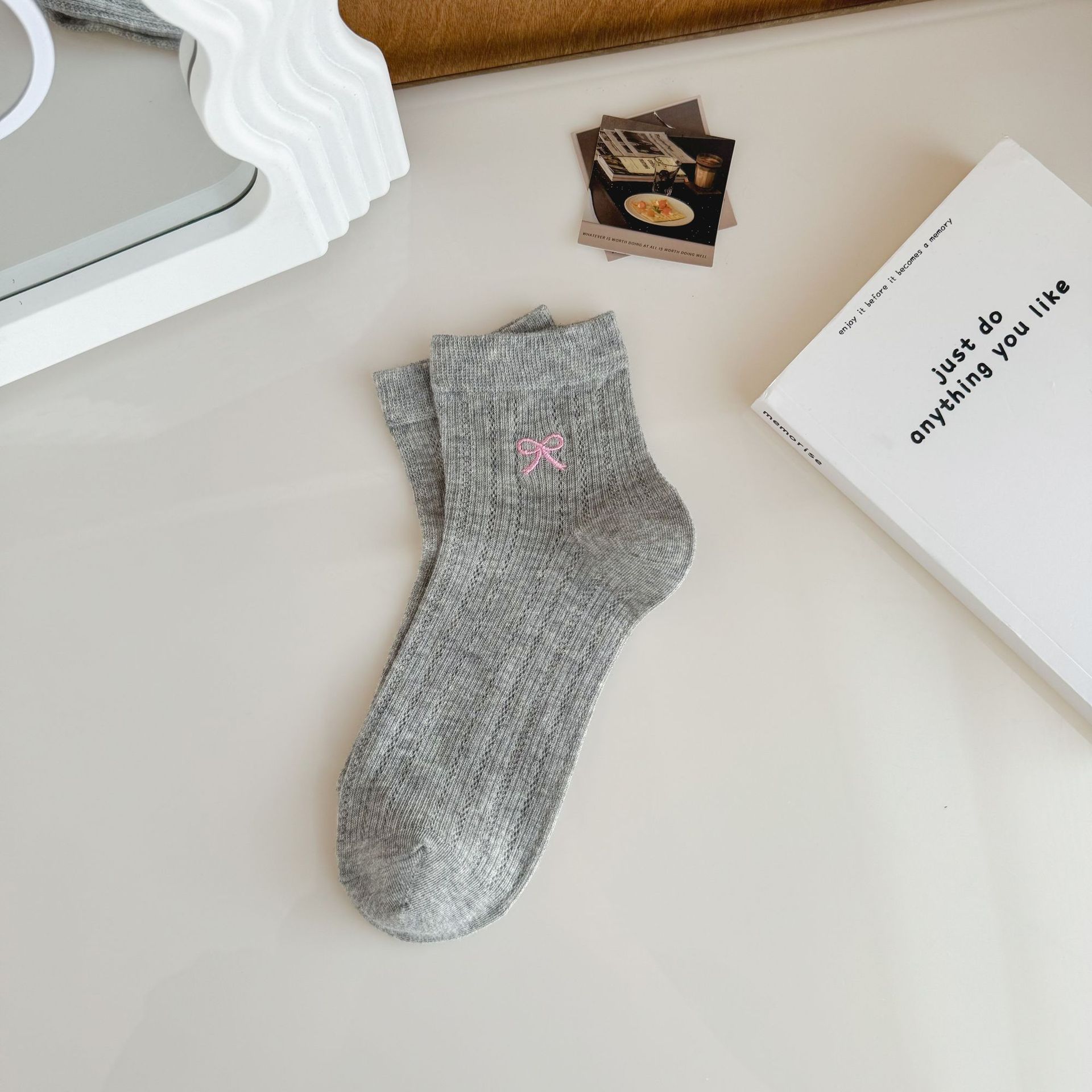 회색 짧은 실린더