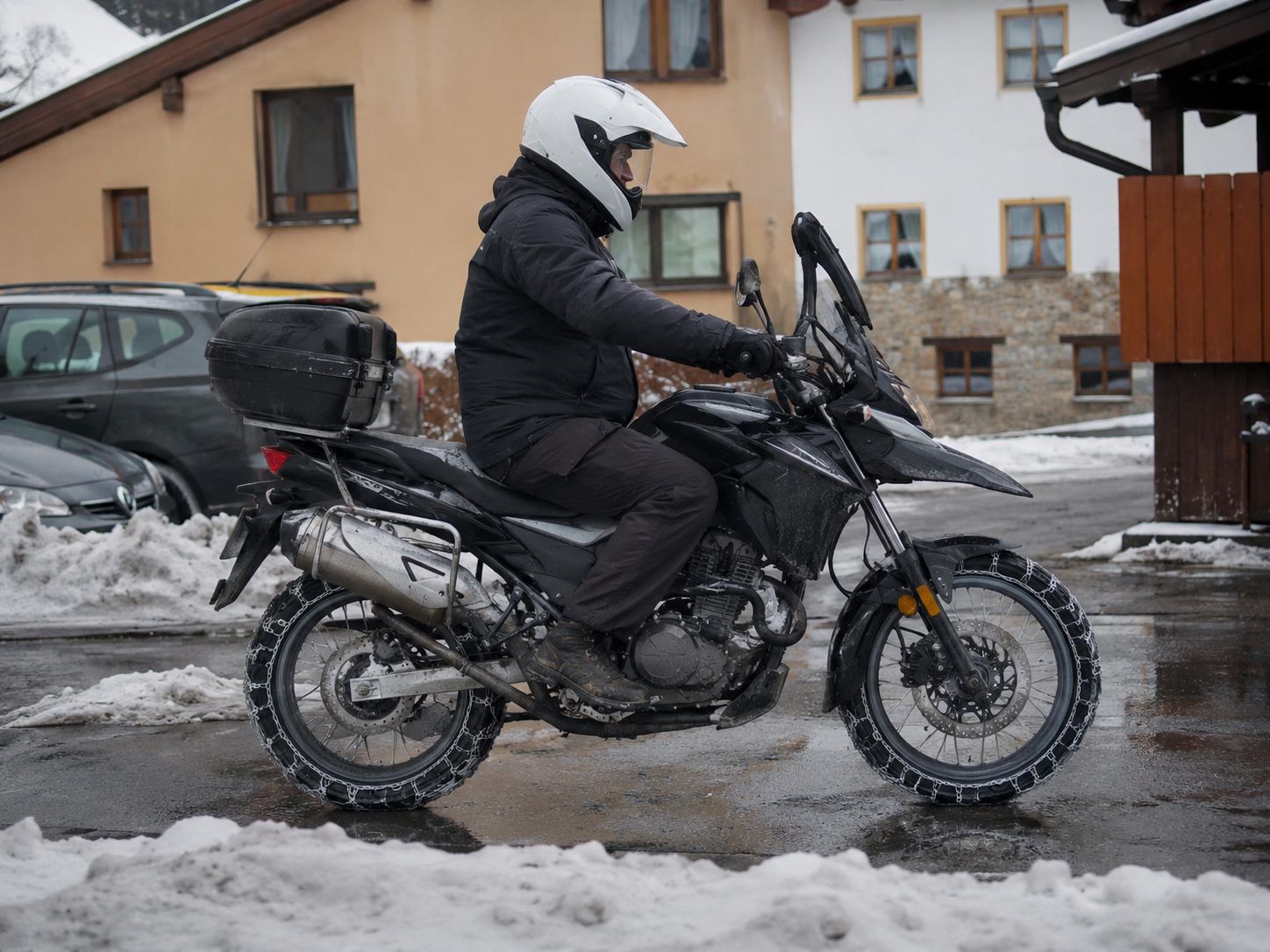 Two-Wheeled Motorcycle Anti-Skid Chains, Thickened and Encrypted, for Mud, Mountain Roads, and Snow, Electric Vehicle Tire Anti-Skid Chains Manufacturer