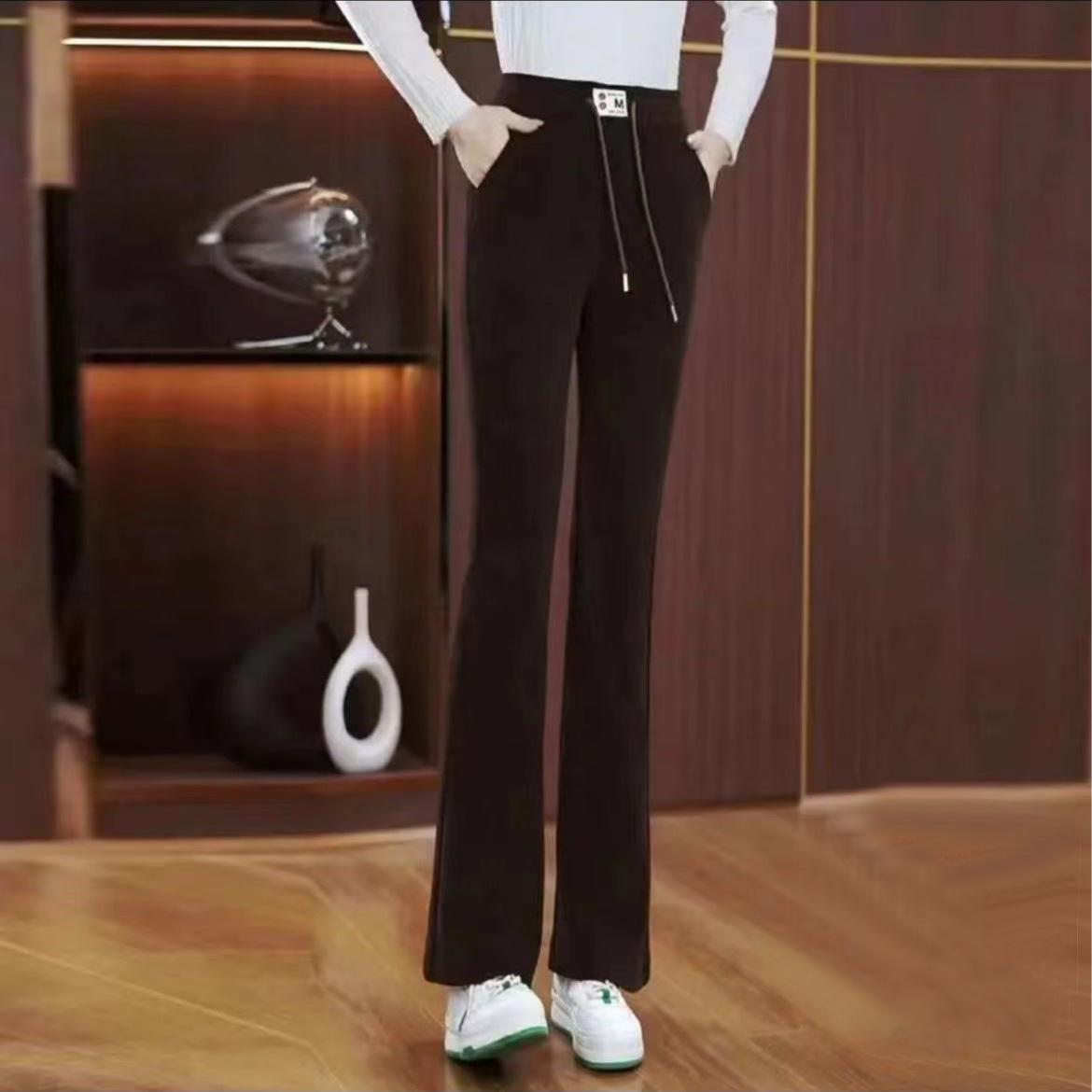 厚い北極の毛の小さいラッパのズボンの2025秋冬の新型のハイウエストのベルベットの保温のカジュアルな女性のズボン