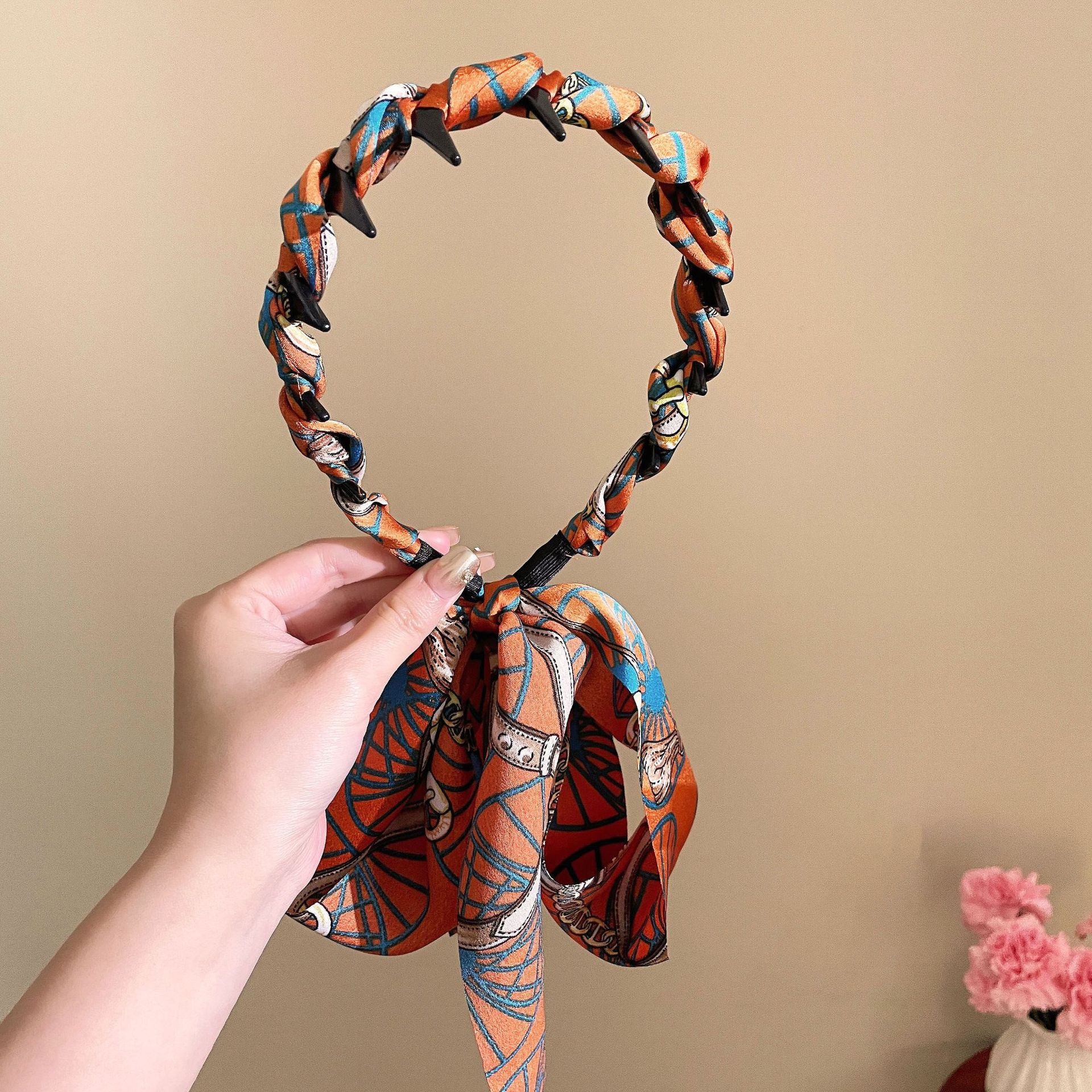 Verano nuevo estilo fresco con diadema de dientes, peine ondulado, diadema superior del cráneo alto, las mujeres usan accesorios para el cabello retro del palacio