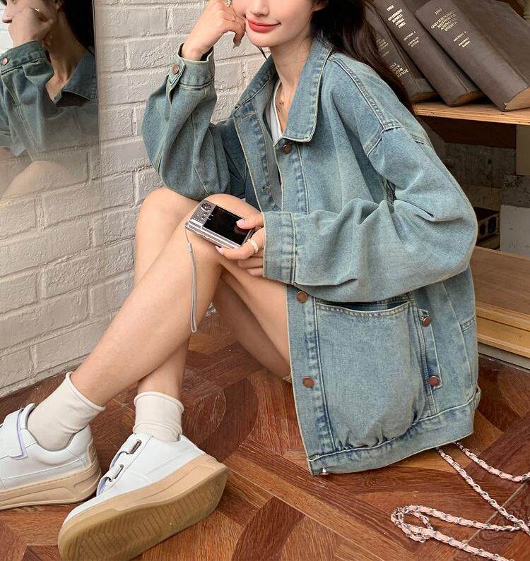 Áo khoác denim nữ dáng rộng phong cách retro, tay dài cổ ve áo — màu xanh denim chi tiết 2