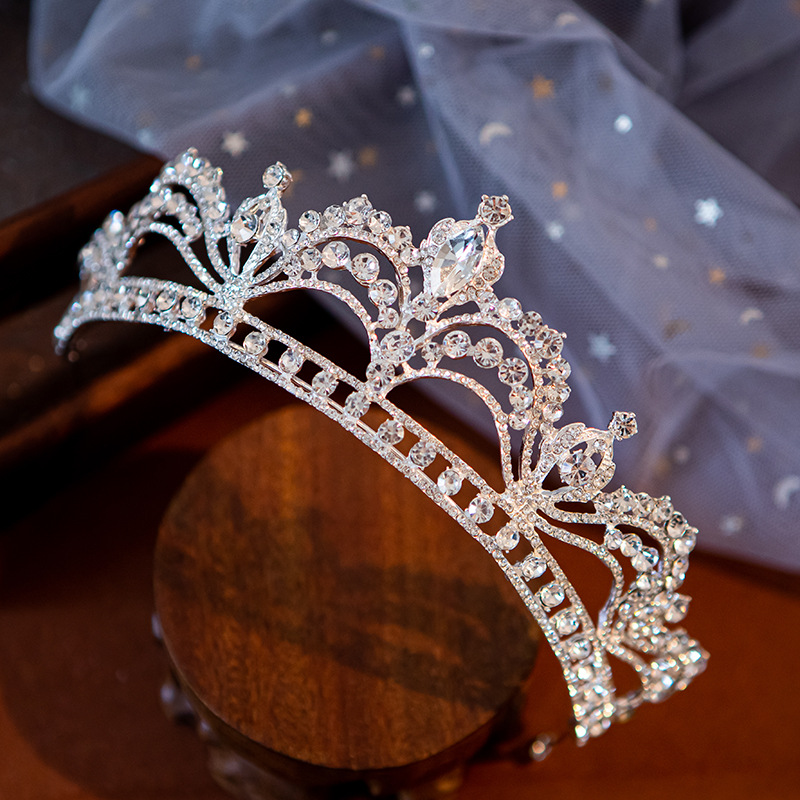 Wedding, Birthday, Engagement Occasion Alloy Material Bridal Romantic Shiny Women's Crown Alloy Rhinestones Crown