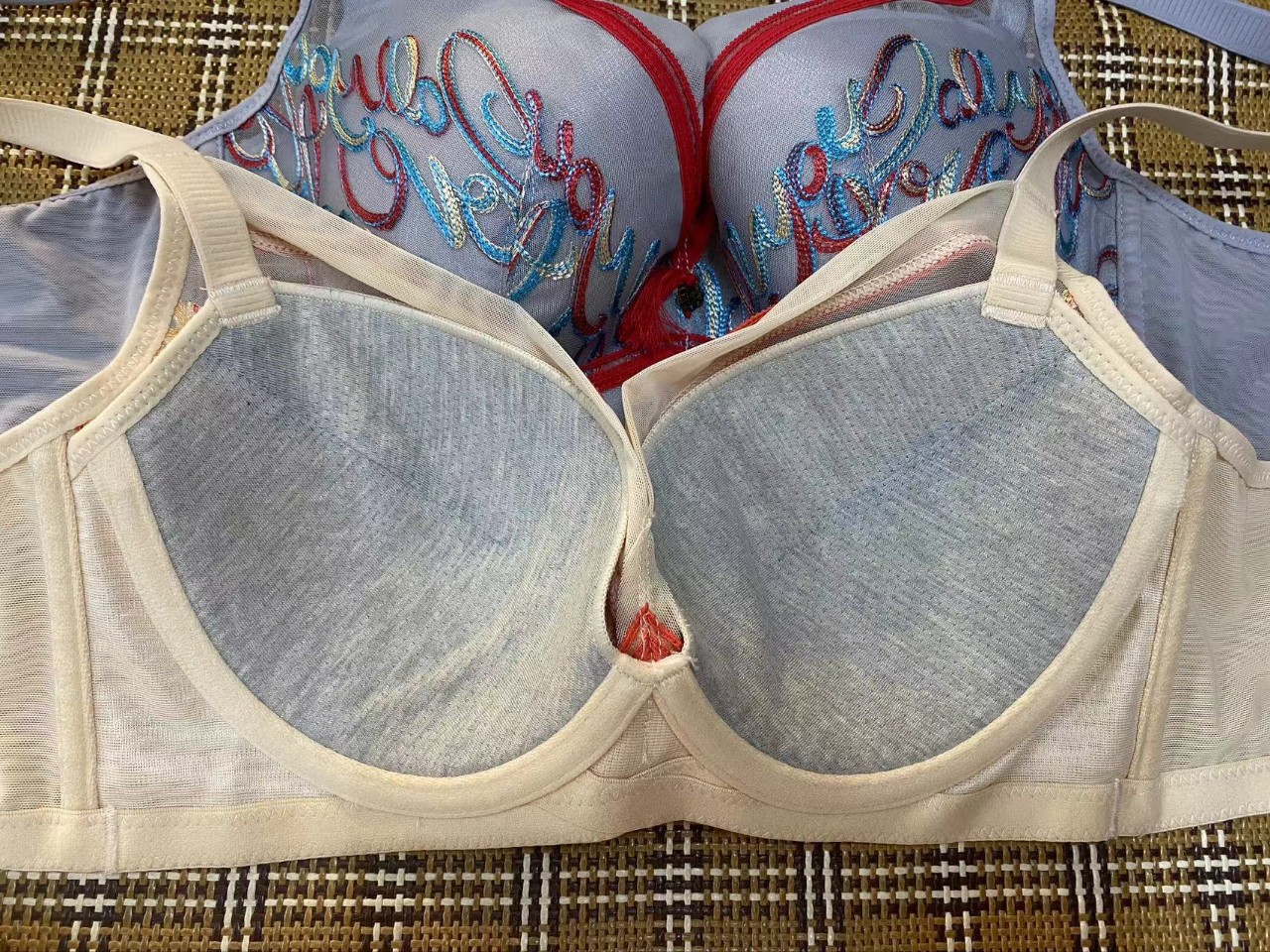 Nuevas prendas íntimas bordadas transfronterizas de mujeres pechos pequeños se reúnen contra la caída sin anillo de acero, sujetador de encaje sexy de moda