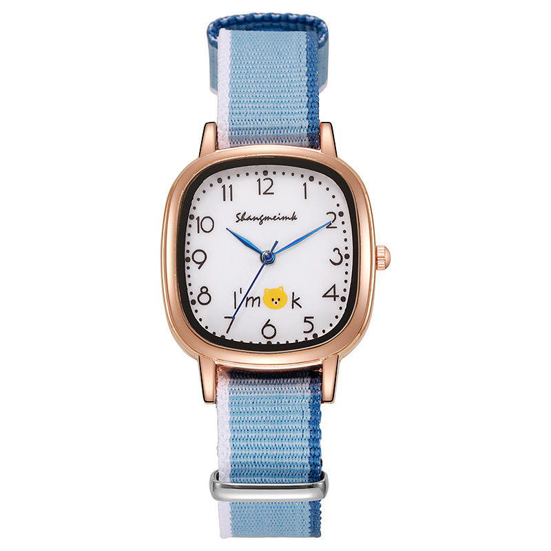 Reloj de cuarzo Honghong nuevo estilo de tela cuadrada pequeña de dibujos animados simple con reloj de dibujos animados para estudiantes y niños a juego de colores