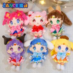 4インチ【六種類の美少女】現物10cmの公子機が人形のぬいぐるみをつかむ