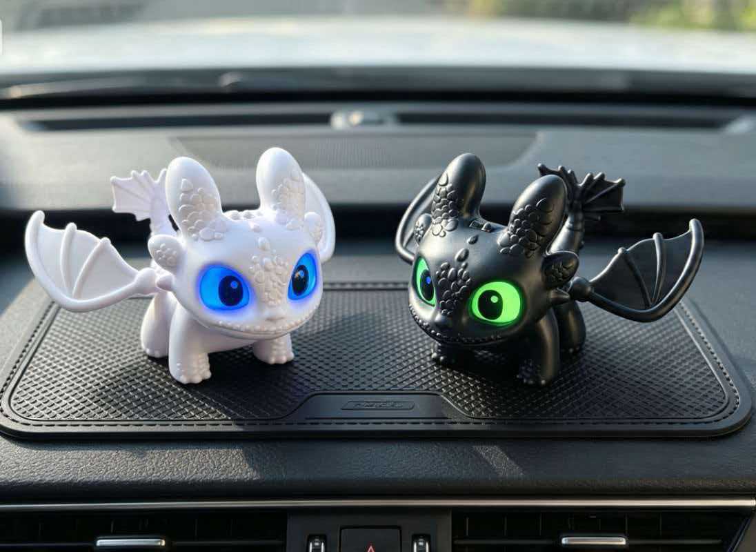 New car accessory: Toothless figure with swinging wings, sensor-activated flashing lights, eyes, keychain accessory, helmet decoration