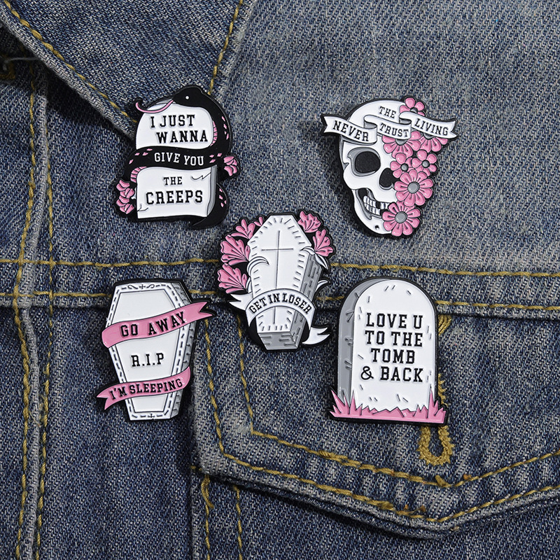 Classic Style Pin Letter Alloy Plating Unisex Brooches display picture 1