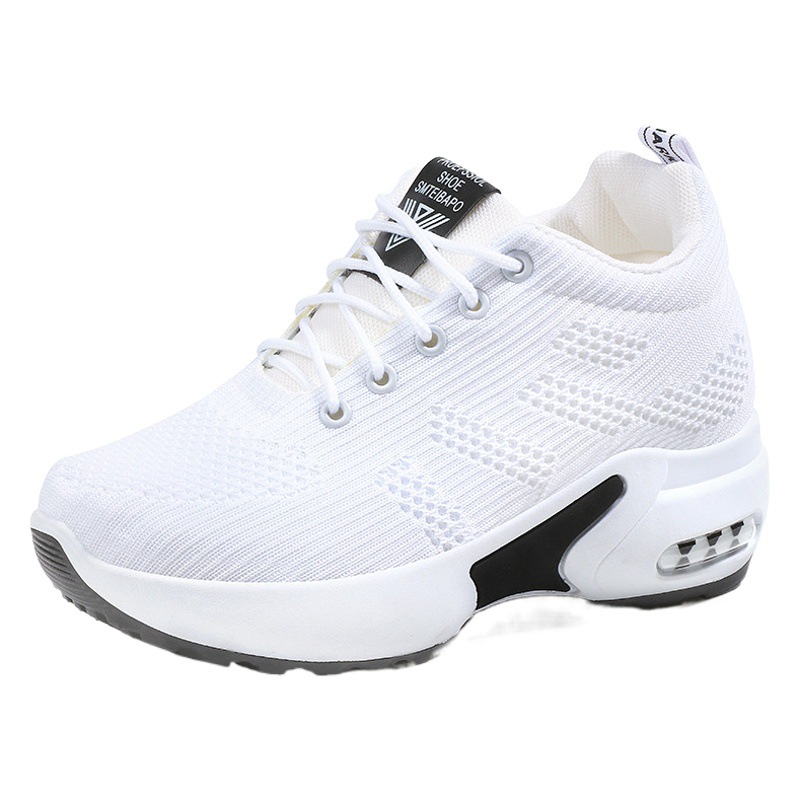 Aumento de la altura oculta zapatos blancos para las mujeres 2024 otoño nuevo vuelo tejido zapatos de malla transpirable casual zapatilla de deporte de las mujeres en stock al por mayor