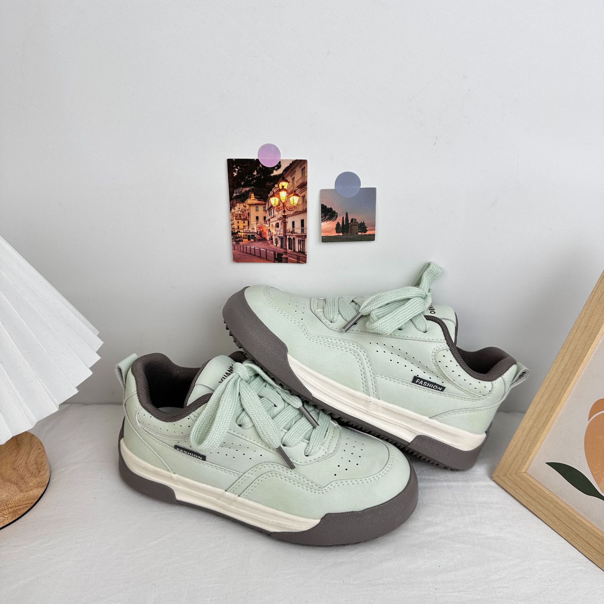 Yuanbo2025 primavera estudiantes nuevos zapatos de skate con zapatos de lona de suela gruesa para mujeres Harajuku estilo de puerto zapatos casuales de mujer
