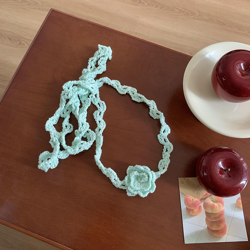 Pañuelo de seda, tira larga, sentido de alta calidad, nuevo estilo, flor de ganchillo tejida a mano, bufanda estrecha, serpentina, collar de cadena de clavícula