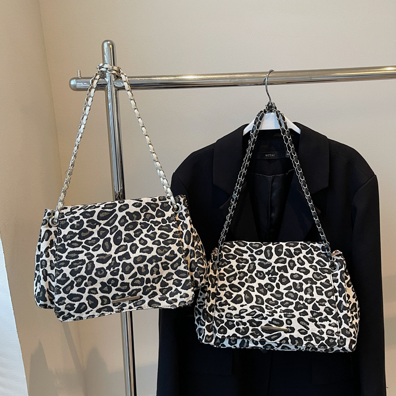 Bolsa de gran capacidad de tela de leopardo rojo, bolso de mujer 2024, nueva moda, textura de hombro, braza, mochila de estilo extranjero, mujer