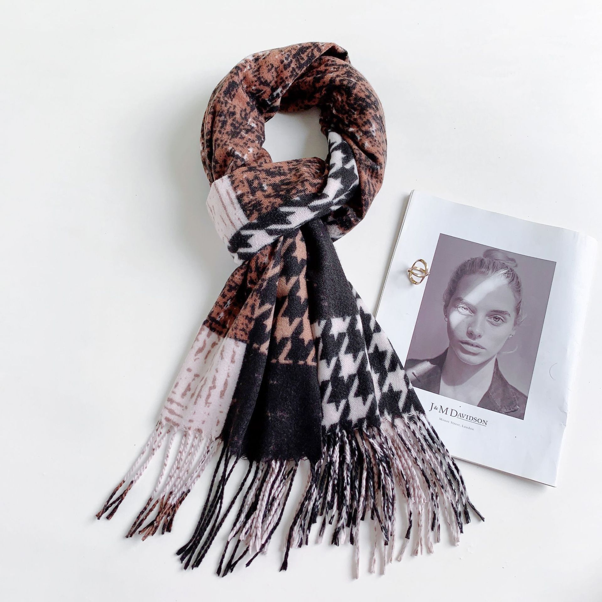 Bufanda de imitación de cachemira con estampado de pata de gallo para otoño e invierno 2025, chal versátil europeo y americano con estampado a cuadros, bufanda cálida y decorativa para el cuello.