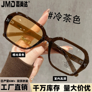 �W�����{��ƽ���RŮ�r�з���ȫ��׃ɫ��W�R����һ�R���ø������R