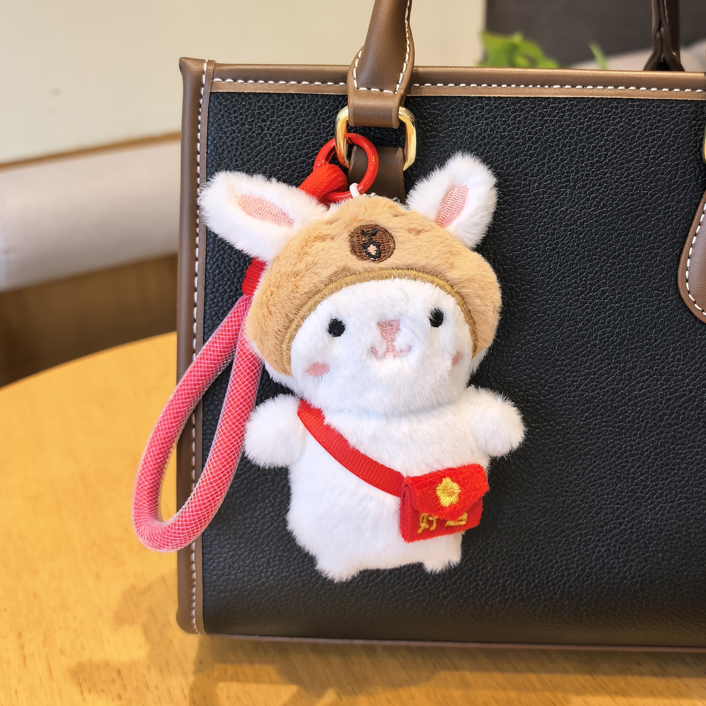 厂家直供吱吱叫卡通可爱好运挎包兔子挂饰挂件钥匙扣公仔玩偶配饰