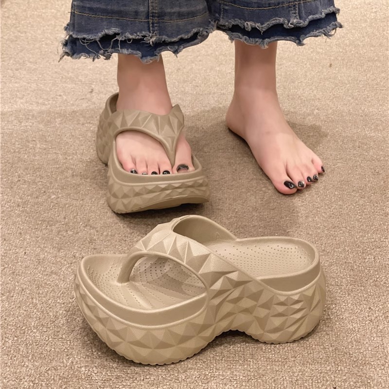 Women's Thick-soled Slip-on 2025 Summer New Style Outdoor Wear, Height-increasing, Durian-shaped, Diamond-patterned,_vogvips.com