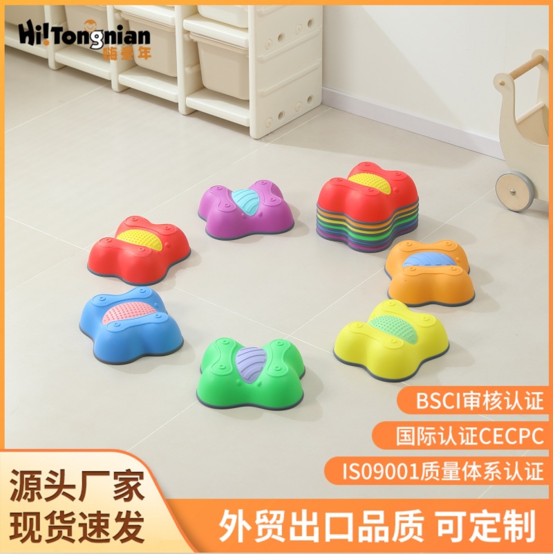 Fábrica de fuentes jardín de infantes al aire libre juguetes para niños equipos de entrenamiento de sensación de piedra pisoteada a través del río piedra al por mayor