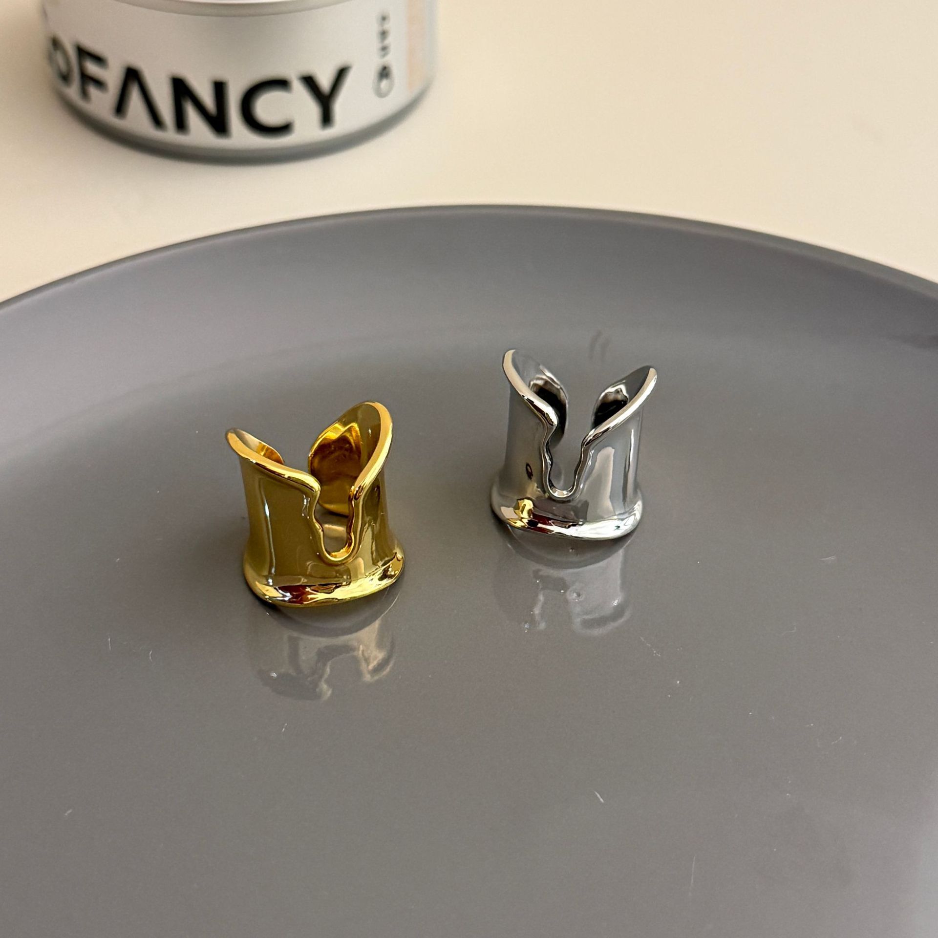 Retro bronze glossy brand ring