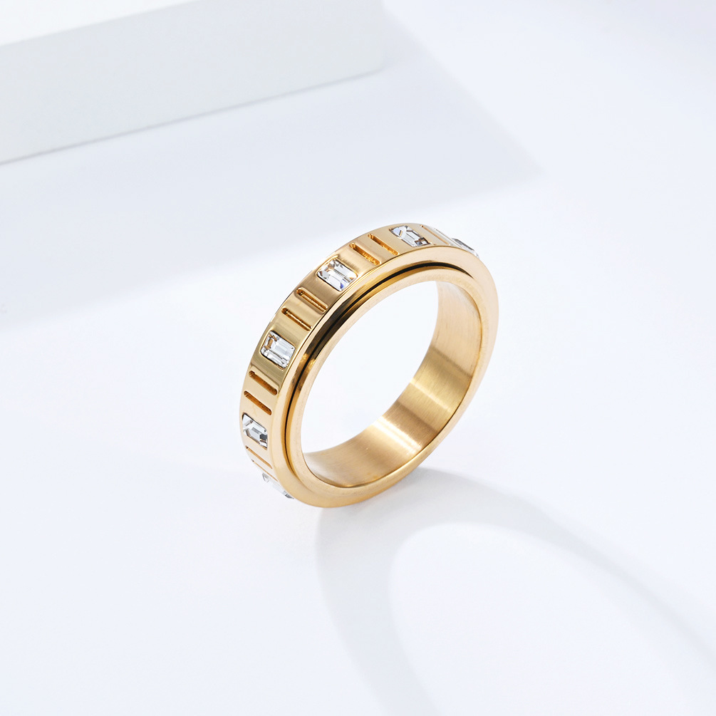 Unique Rotating Emerald Zircon Ring For Women In Titanium Steel_voghion.com