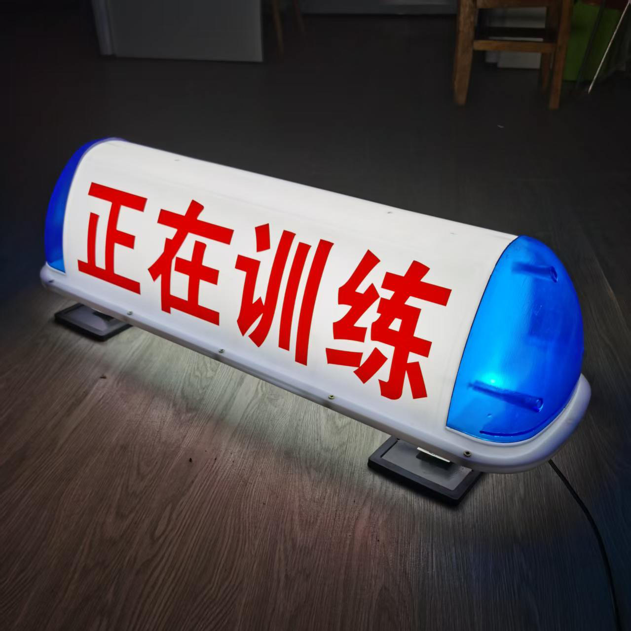 Cross-border best-selling magnetic LED roof light for coaches, taxis, and dump trucks, 120 km/h speed