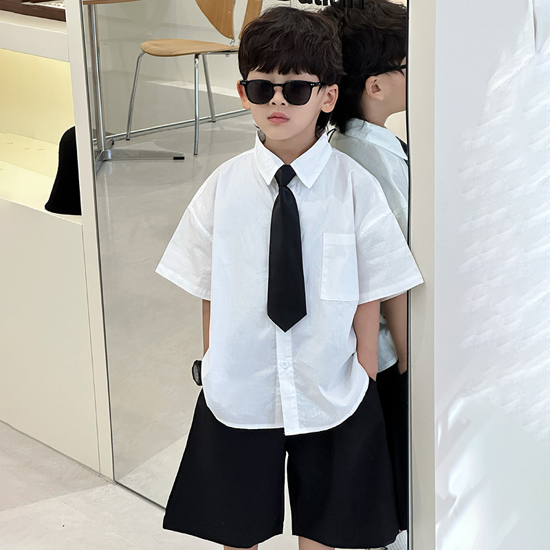 8111 Camisa de manga corta para niños Camisa blanca de dos piezas para niños de jardín de infantes Corbata Estilo universitario Ropa de hermano y hermana Verano