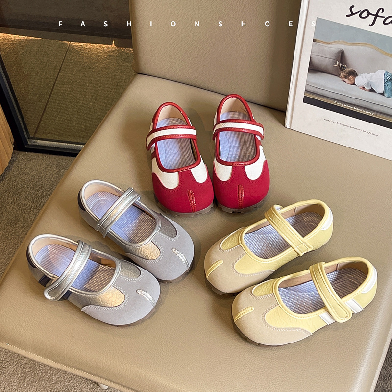 Retro Fashion Children's Leather Shoes 2026 Spring/Summer Girls' Soft-Soled Mary Jane Shoes with a Single Strap and Shallow Mouth Ballet Shoes Retro Fashion Children's Leather Shoes 2026 Spring/Summer Girls' Soft-Soled Mary Jane Shoes with a Single Strap and Shallow Mouth Ballet Shoes