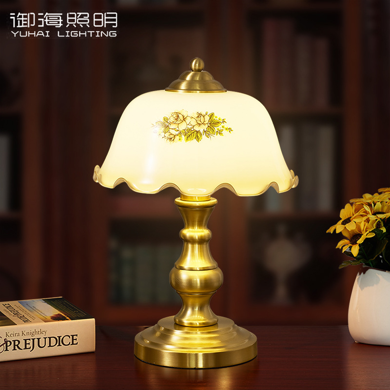 British Classical Solid Wood Table Lamp Solid Wood Retro Old Shanghai Bedroom Bedside Living Room Study European Pastoral Style Table Lamp