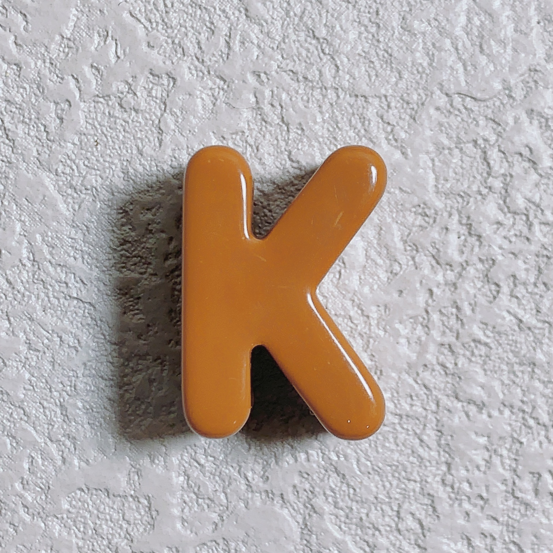 K (brown)
