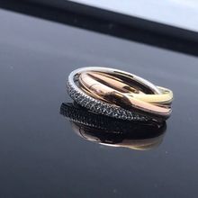 新款欧美时尚三环三色镶钻V金戒指网红设计潮流交叉三环情侣指环