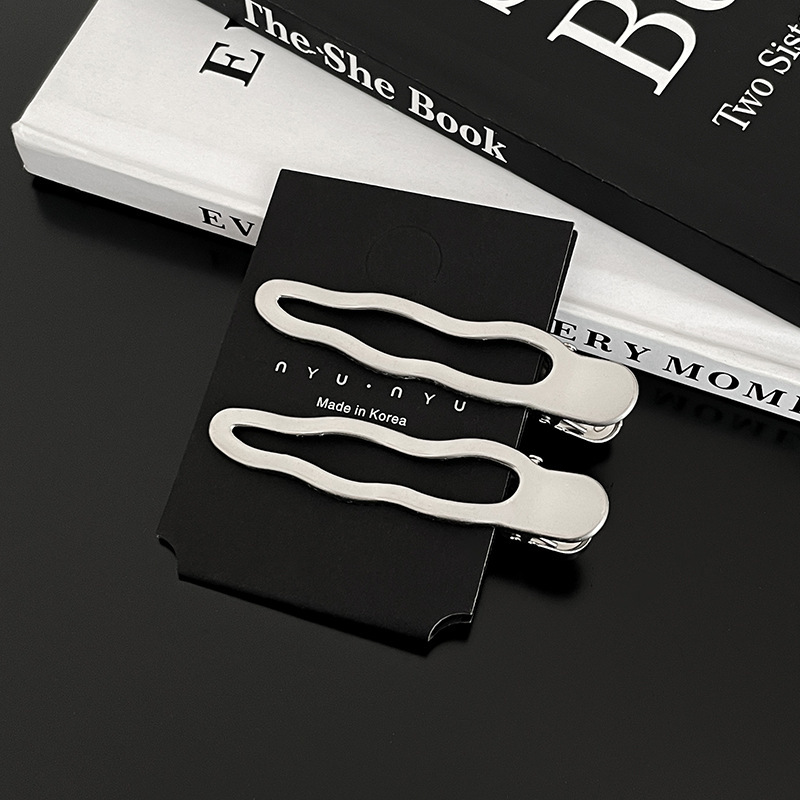 Sweet Cool Metal Hairpin Mujeres 2025 nuevo estilo de alto nivel frente fresa cabello cortado oreja lateral clips adornamiento para el cabello