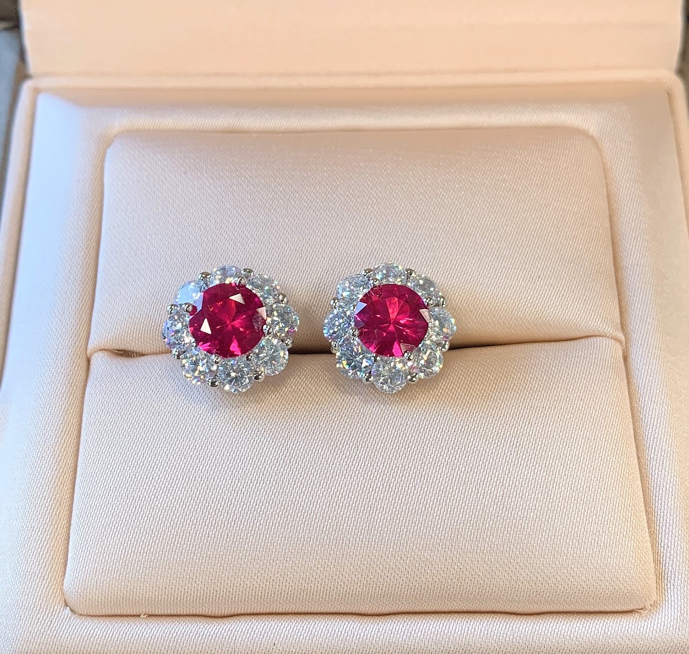 Zhuang Sheng joyería S925 plata vintage simulación Ruby Dan-anillo en forma de pendientes colgante de tres piezas conjunto de piedra principal 7mm