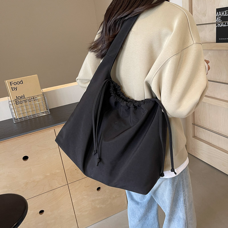 검은색