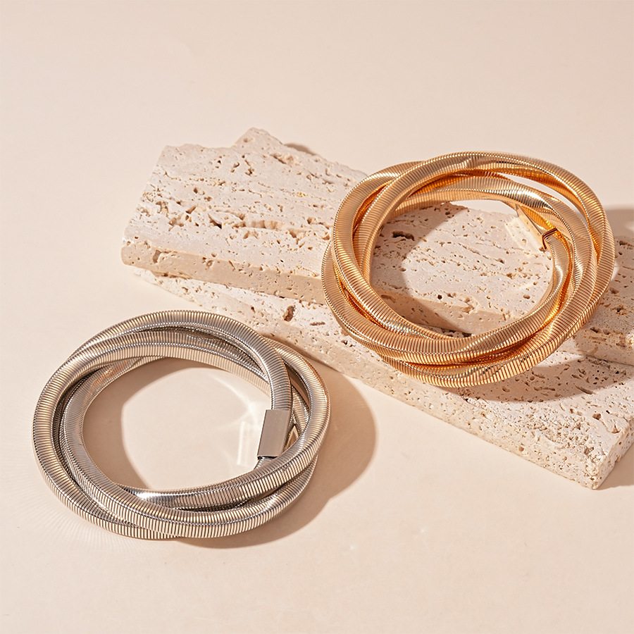 Pulsera geométrica europea y americana de acero inoxidable con diseño trenzado metálico, diseño moderno, elegante y de alta gama para mujer. image 5