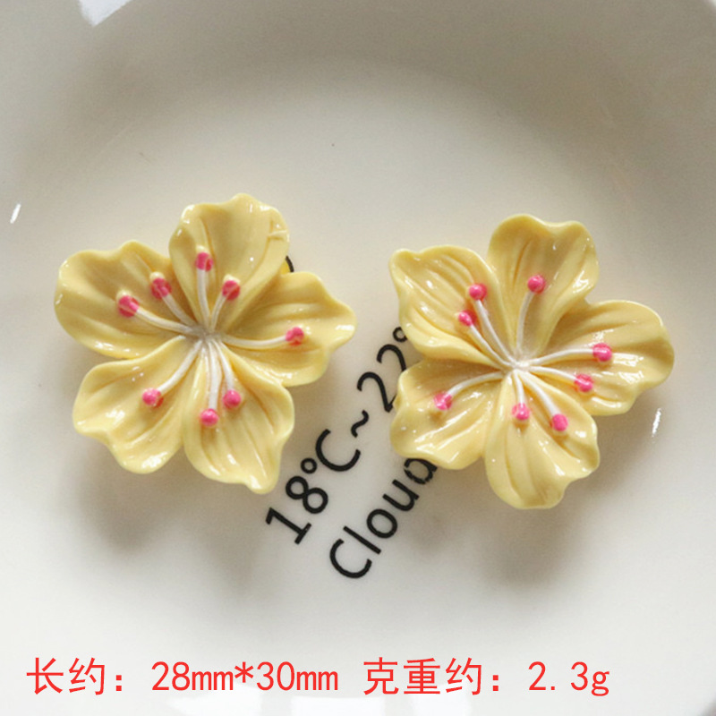 Nuevos accesorios de bricolaje de flor de durazno de resina rosa, zapatos con agujeros de pegamento de crema, fundas para teléfonos móviles, accesorios para el cabello, material de imán para refrigerador al por mayor